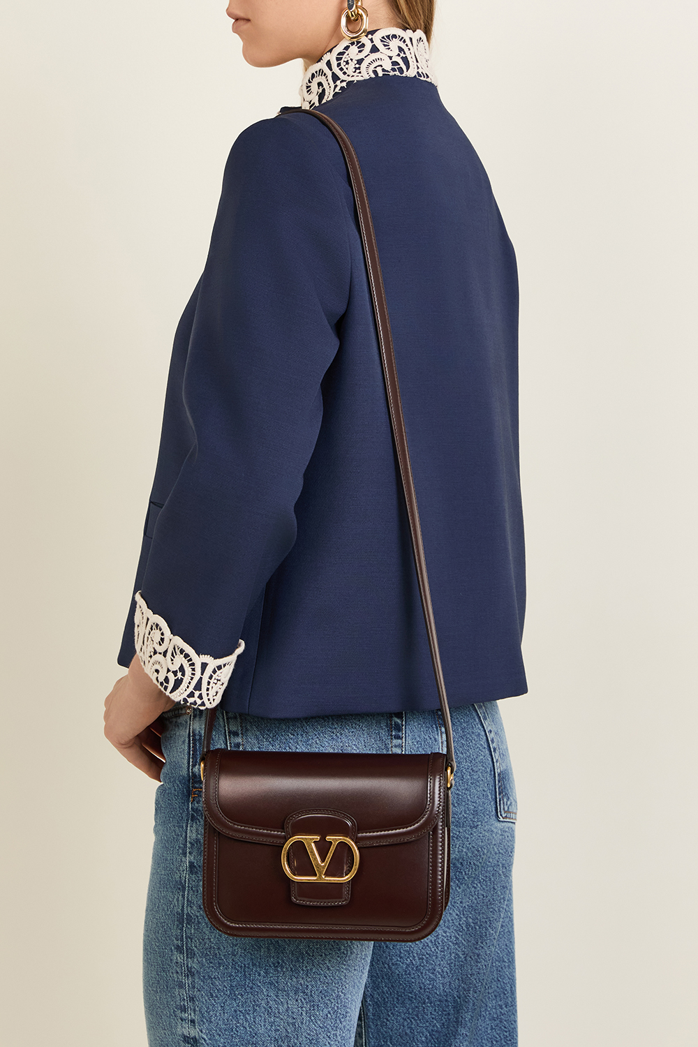 תמונת כל הלוק של תיק כתף 9TO5